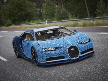 Bugatti Chiron z klock&oacute;w LEGO w skali 1:1